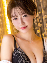 都築亜美の顔写真