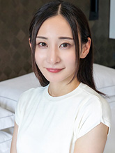 足立友梨の顔写真